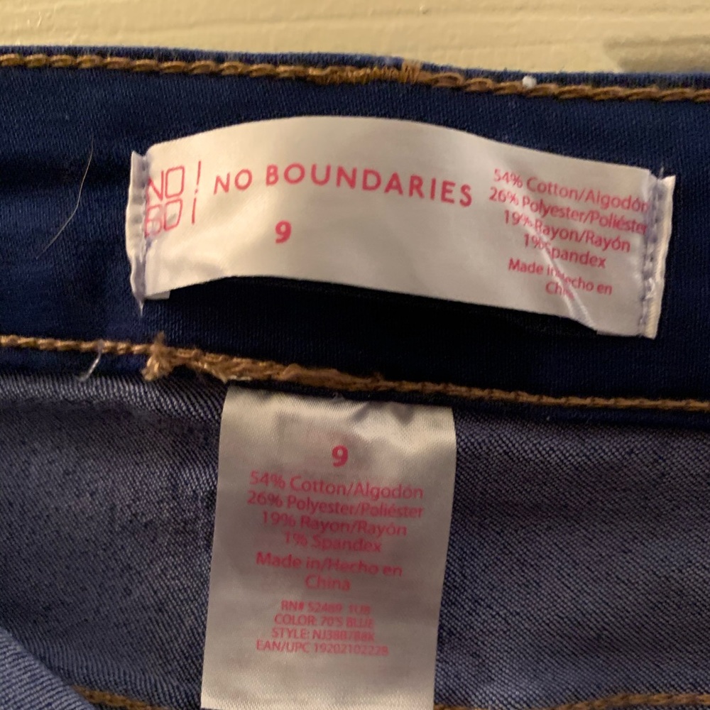 NWT Juniors jeans size 9. - Picture 5 of 5